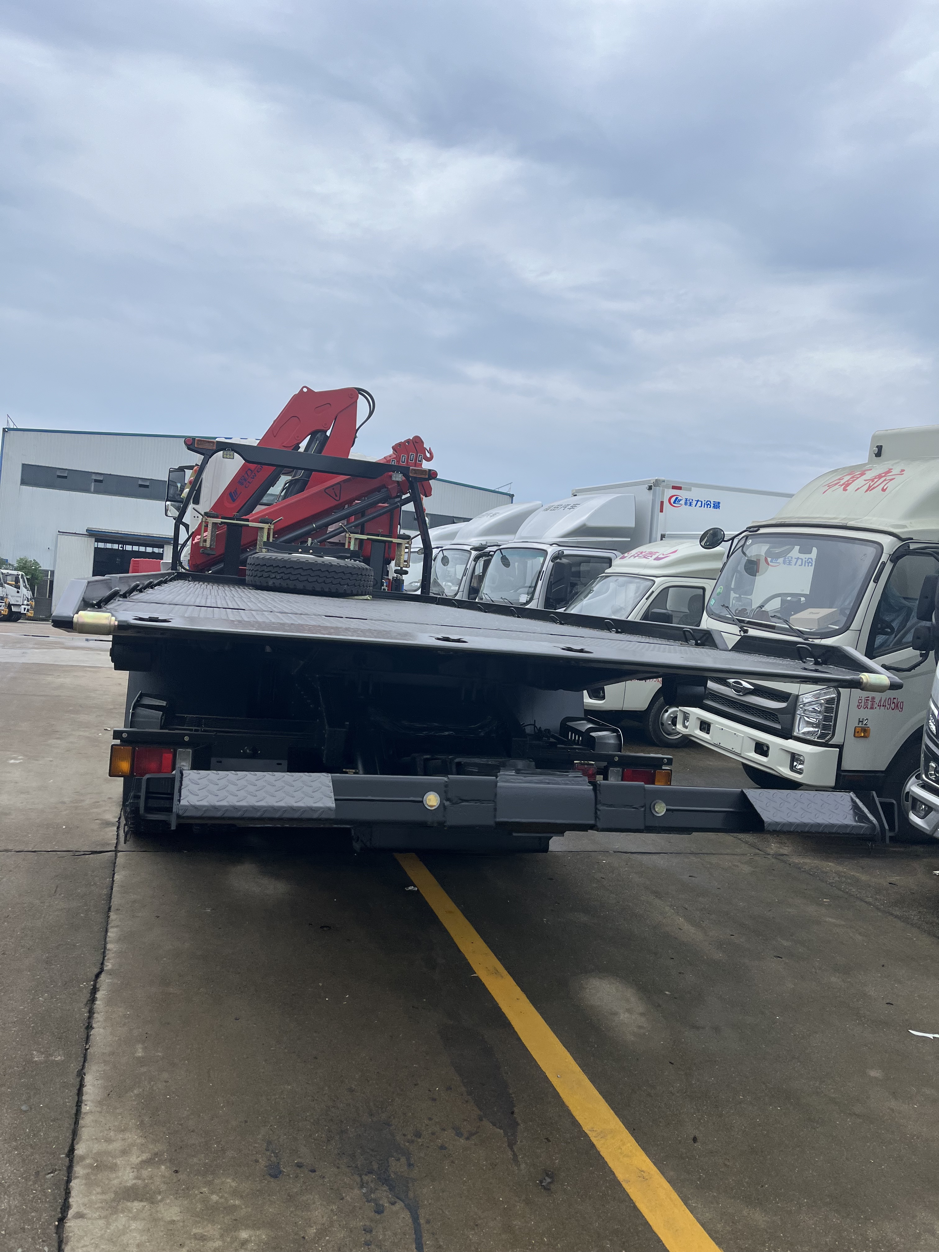 Heavy duty ISUZU flatbed tow truck for sale