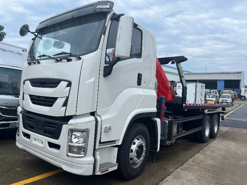 Heavy duty ISUZU flatbed tow truck for sale