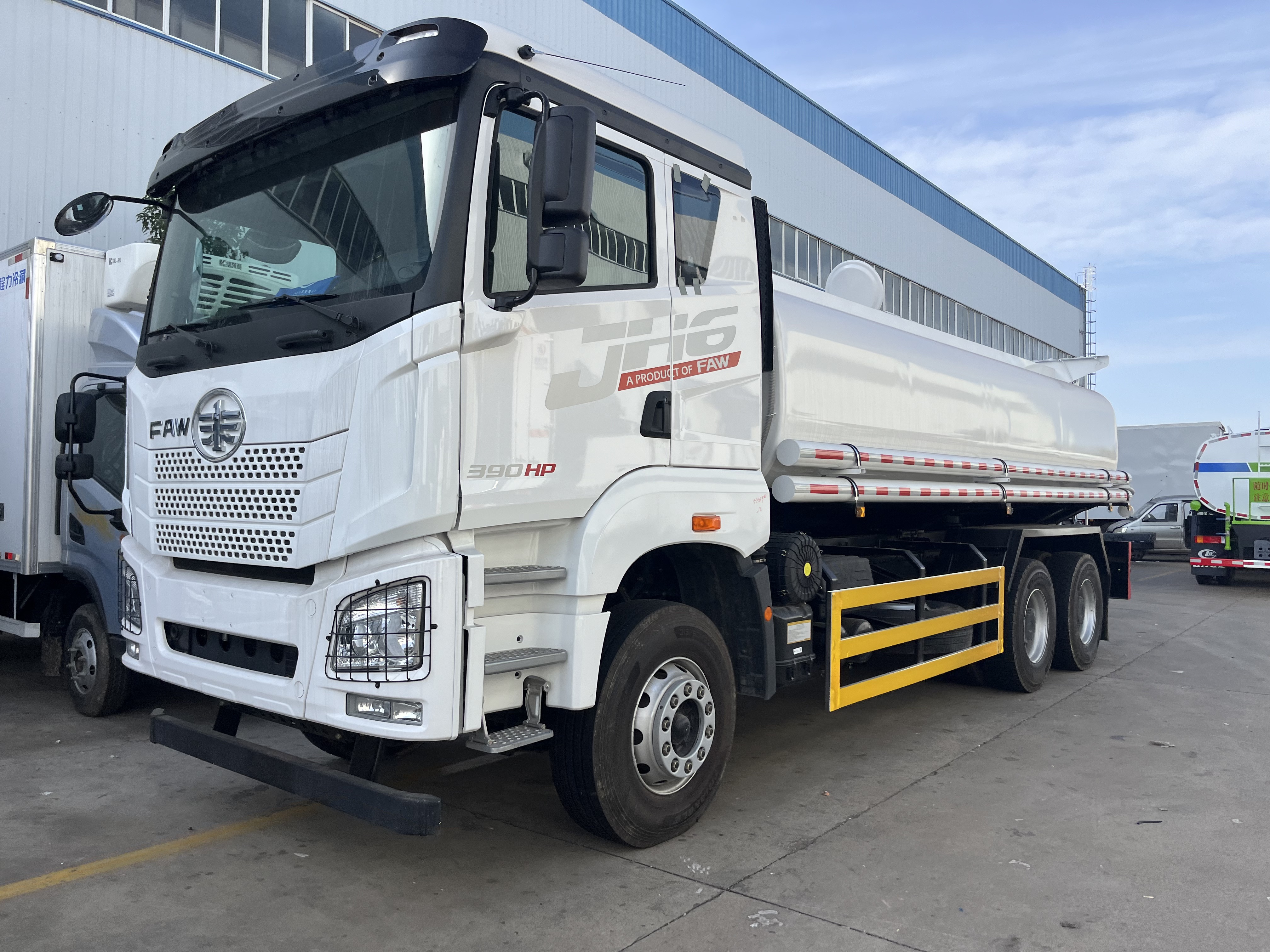 good price 20cbm 24cbm FAW water sprinkling truck for sale