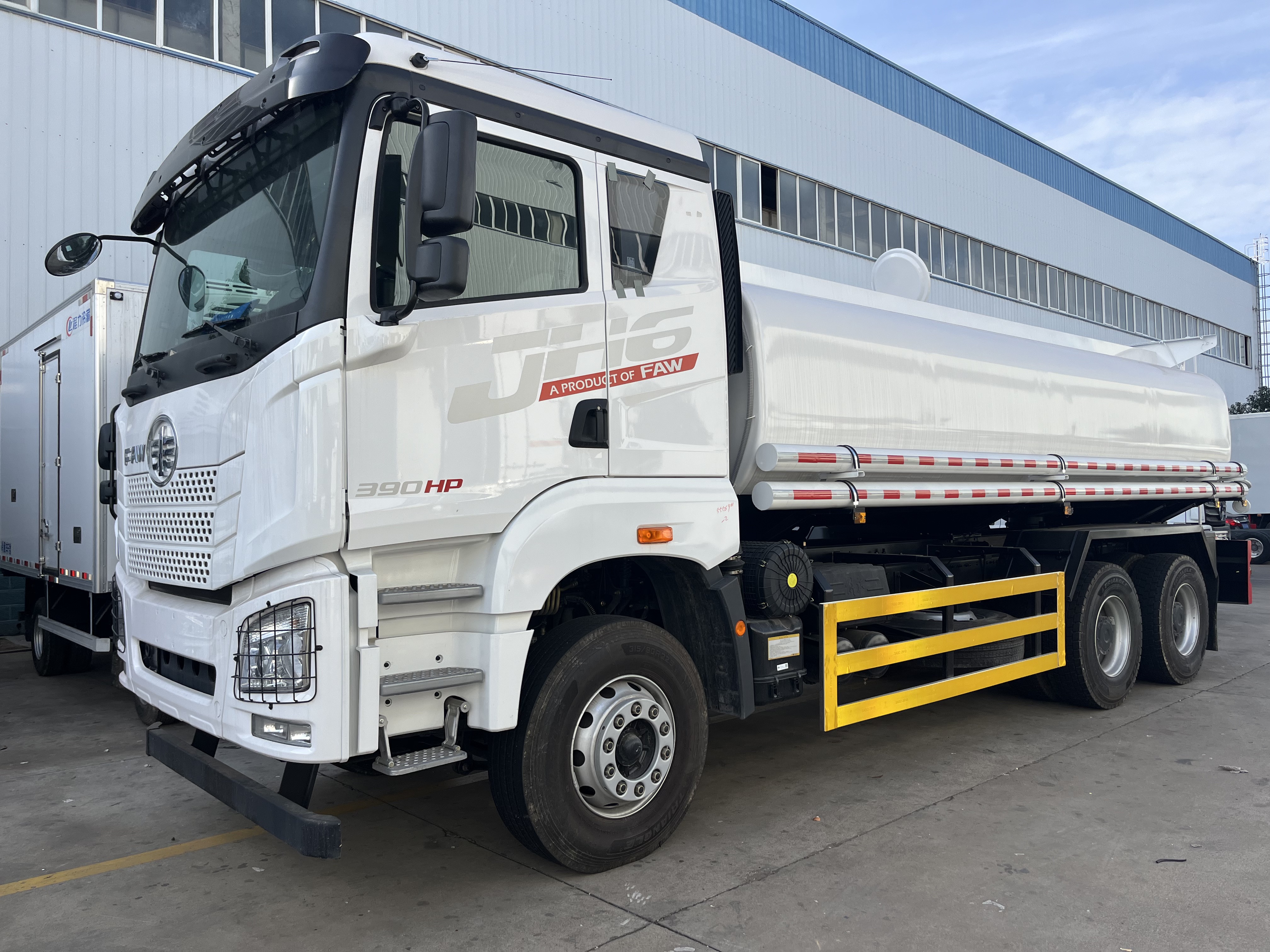 good price 20cbm 24cbm FAW water sprinkling truck for sale