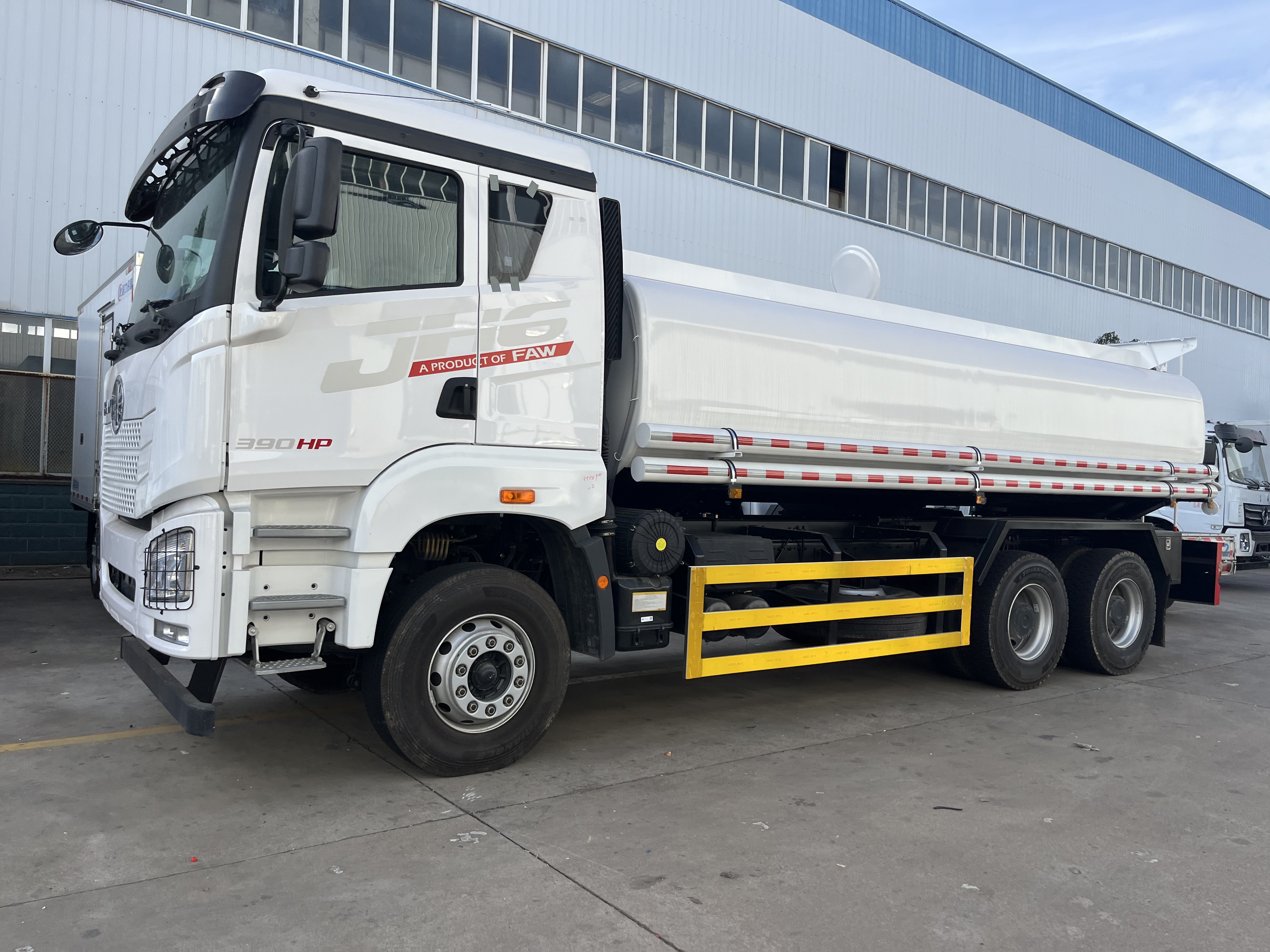 good price 20cbm 24cbm FAW water sprinkling truck for sale