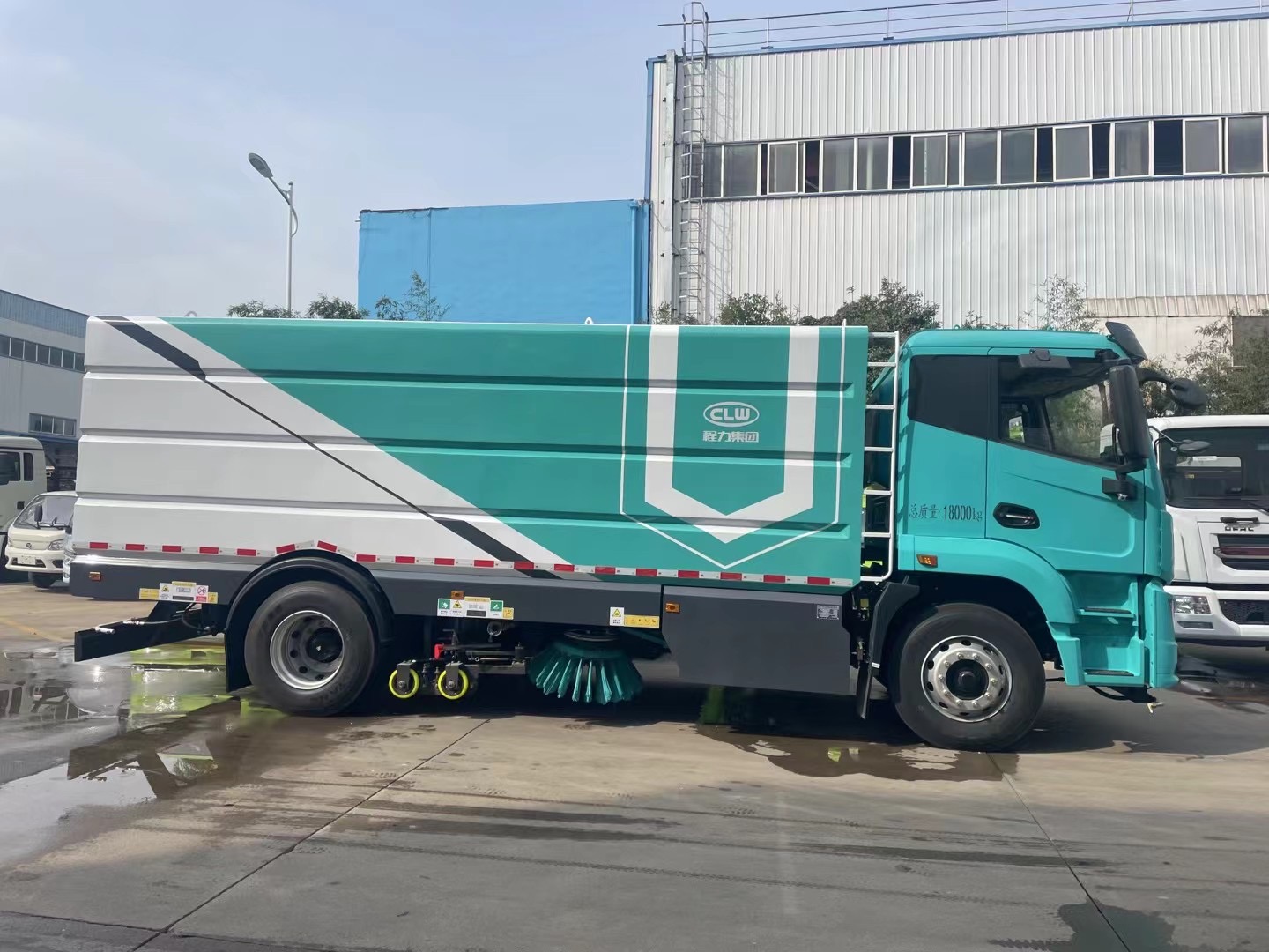 road cleaning truck