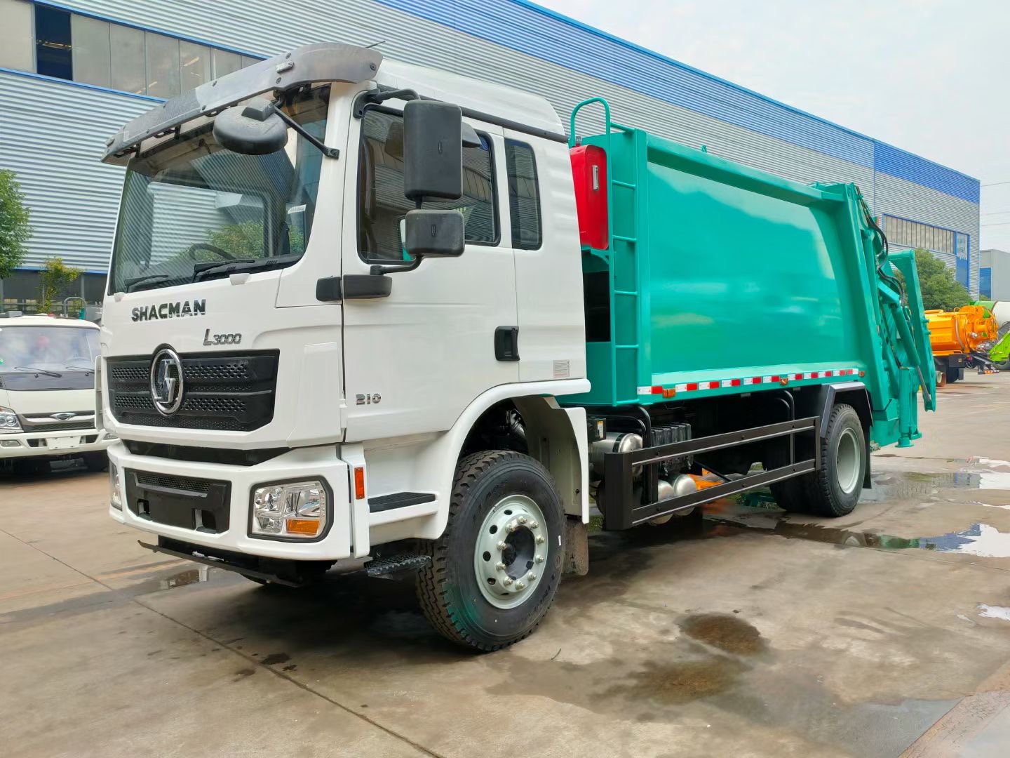 SHACMAN 4X2 Compactor Garbage Truck for sale