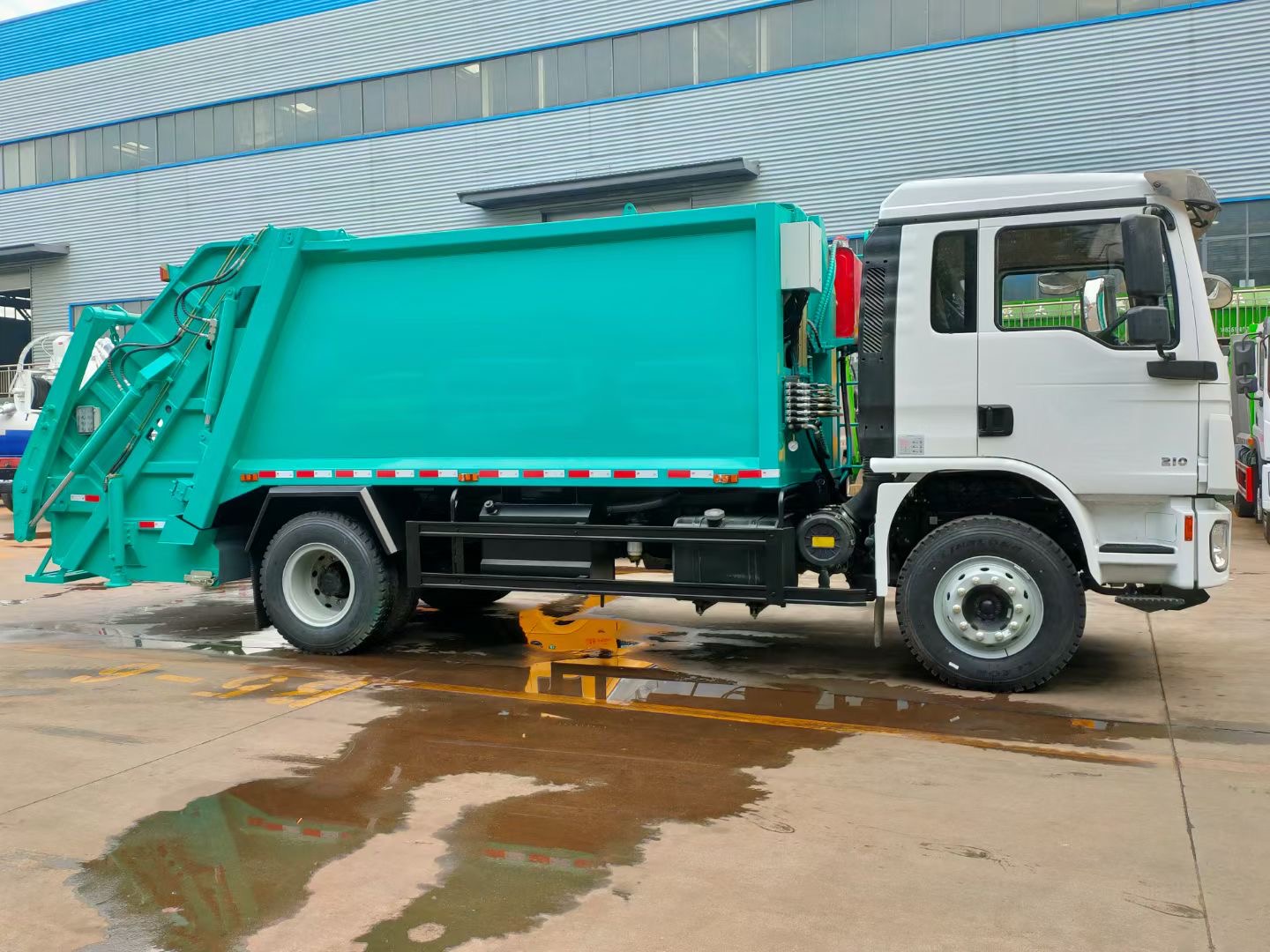 SHACMAN 4X2 Compactor Garbage Truck for sale