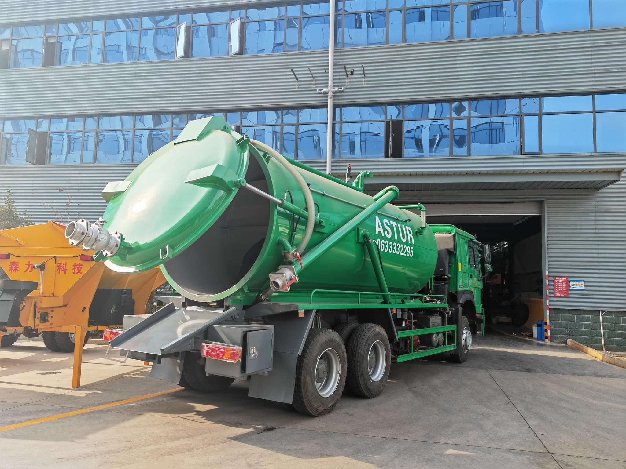 16cbm 20cbm SINOTRUK HOWO vacuum sewage suction truck for sale