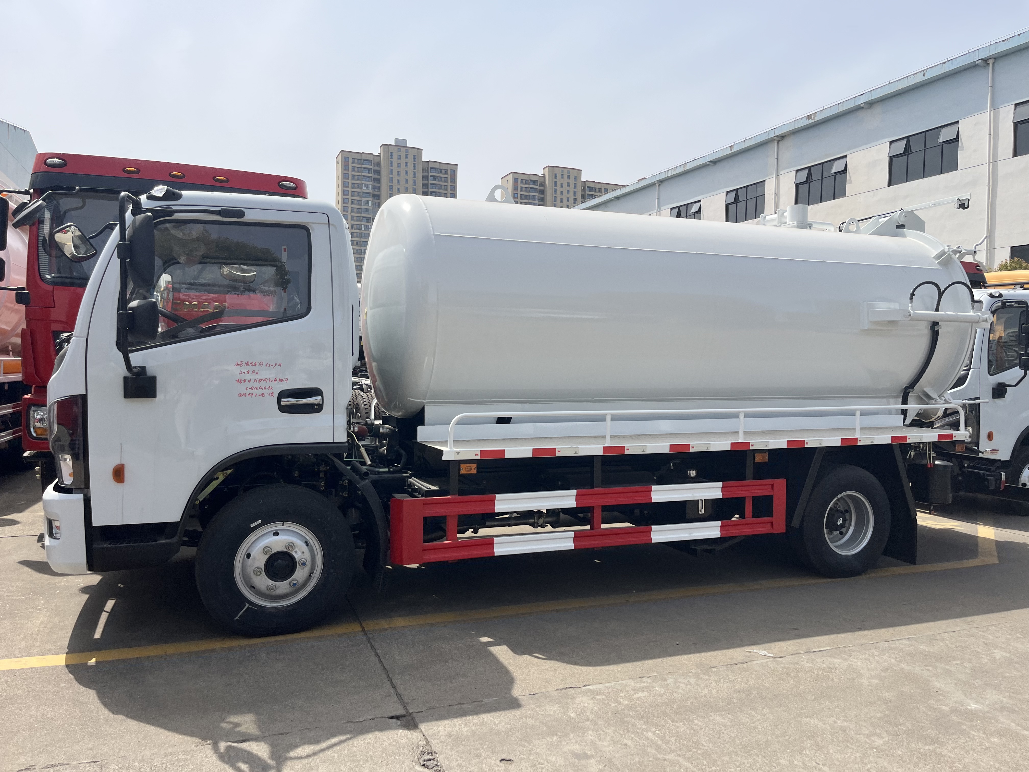 8cbm 10cbm DONGFENG 4x2 Sewage Suction Truck