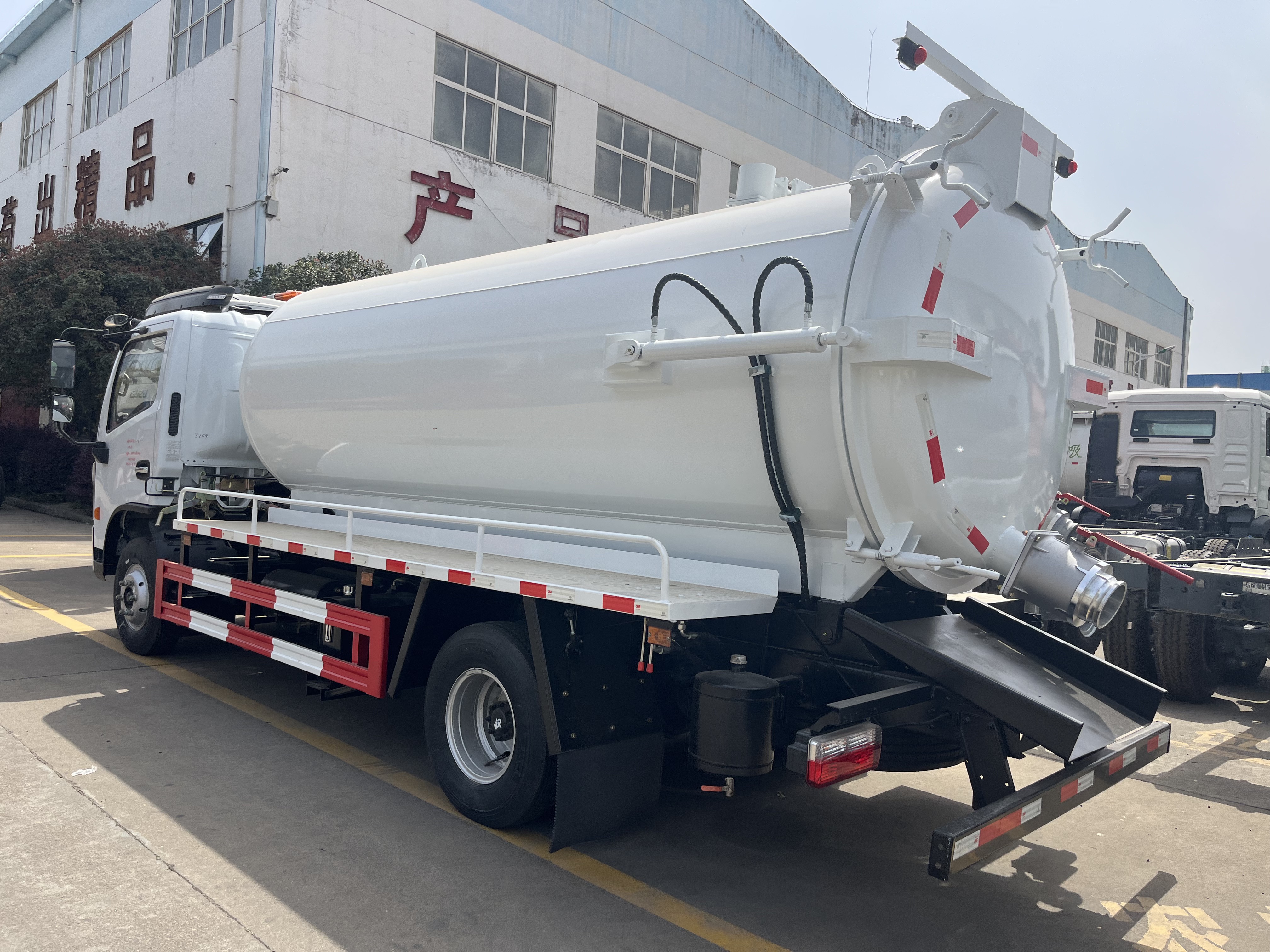 vacuum truck