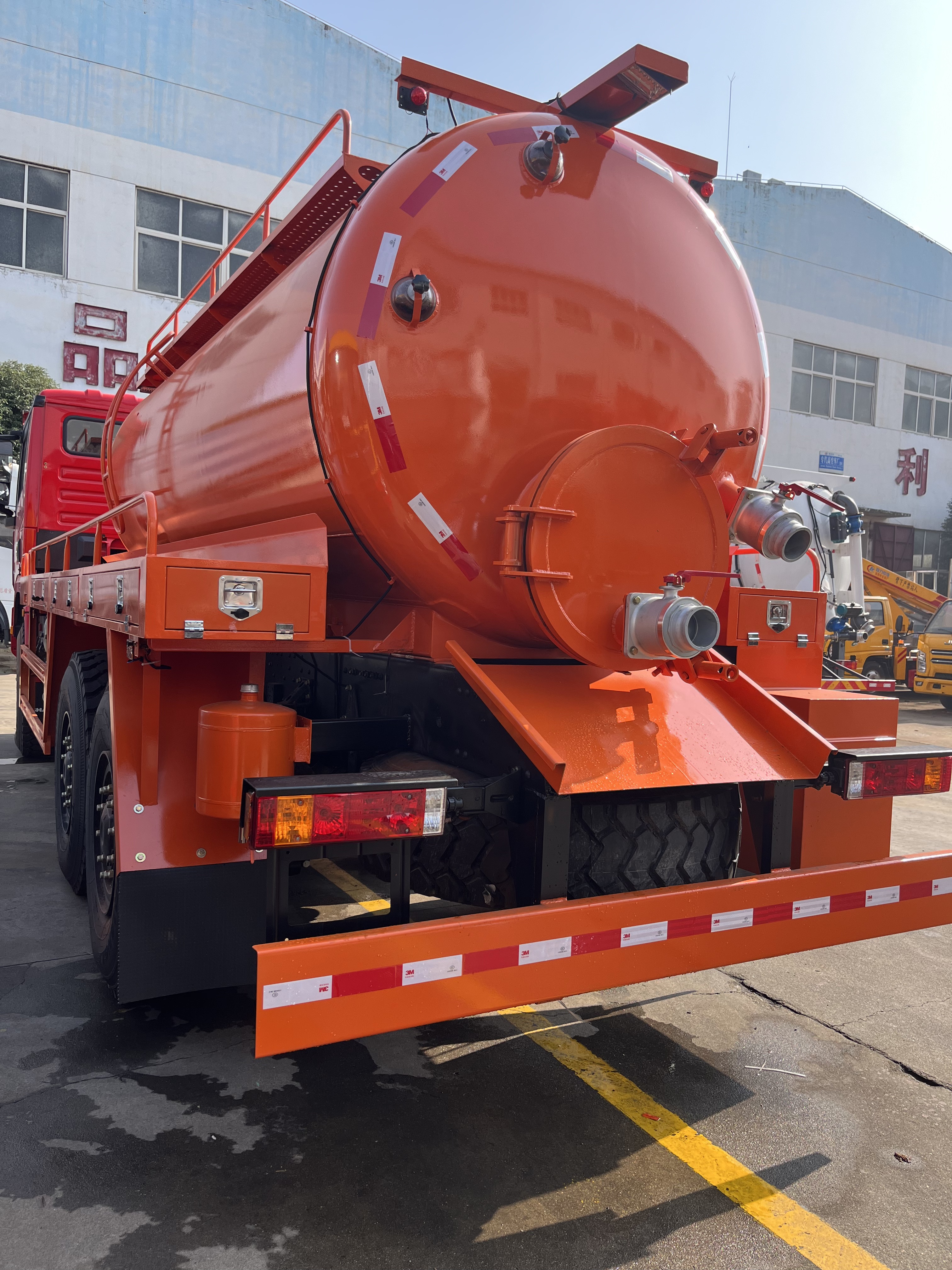 septic tank truck