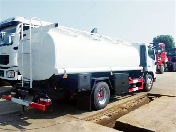 Dongfeng fuel tanker Truck 6000 litres
