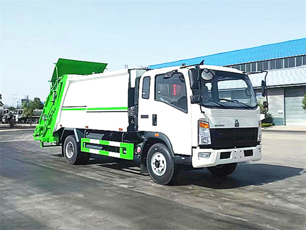 HOWO garbage truck-5 ton mini compactor garbage truck