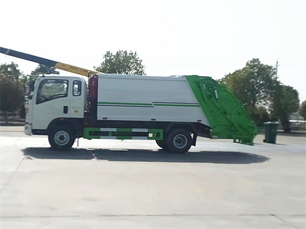 HOWO garbage truck-5 ton mini compactor garbage truck