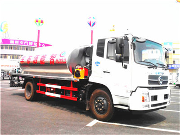 Dongfeng asphalt distributor truck 11 tons Dongfeng asphalt distributor truck 11 tons