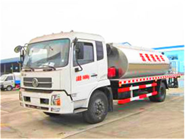 Dongfeng asphalt distributor truck 11 tons