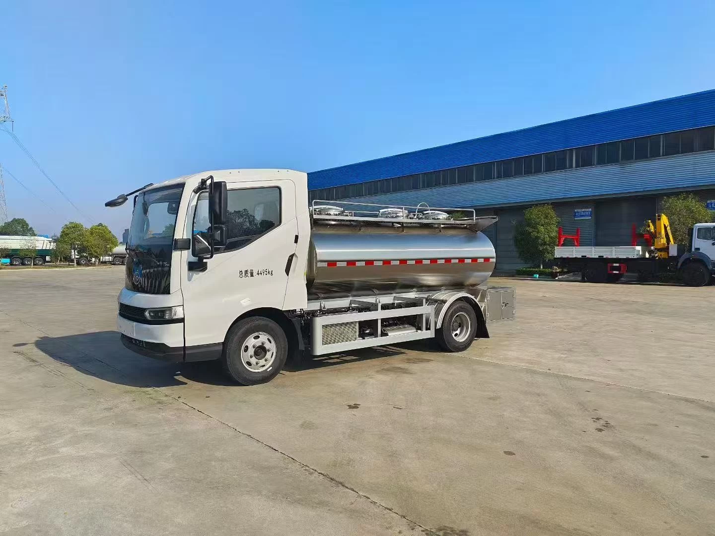 Fornecimento global: Caminhões refrigerados para leite Chengli, direto da fábrica chinesa – Soluções OEM/ODM para o setor alimentício