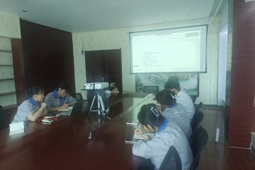 Departamento Comercial da empresa realiza reunião para discutir inovações em filmes para jato de tinta