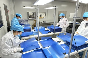 افریقی کلائنٹس ہینگکائی کے ایکس رے فلم پروڈکشن بیس کا دورہ کرتے ہیں۔