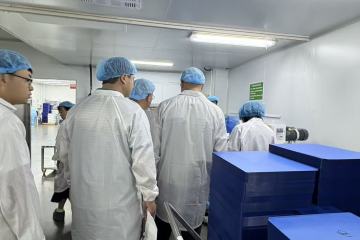 Delegação de clientes do Tajiquistão explora soluções avançadas de filme jato de tinta durante visita produtiva