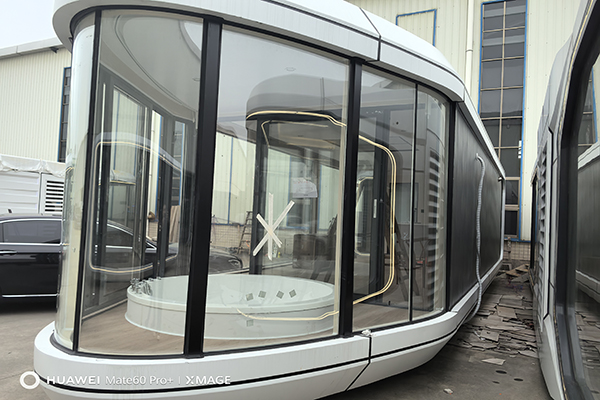 capsule house
