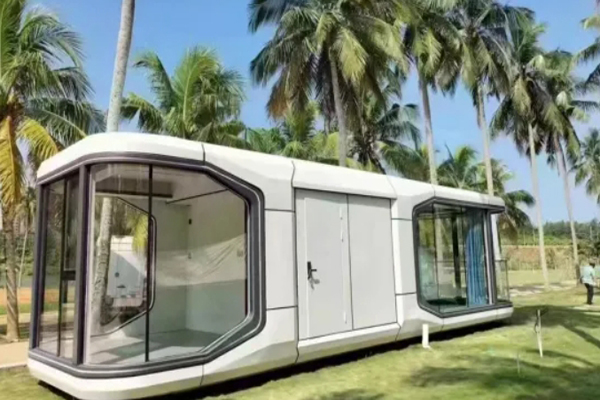 Mobile space capsule