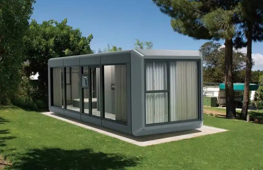 Lanen Space Capsule House