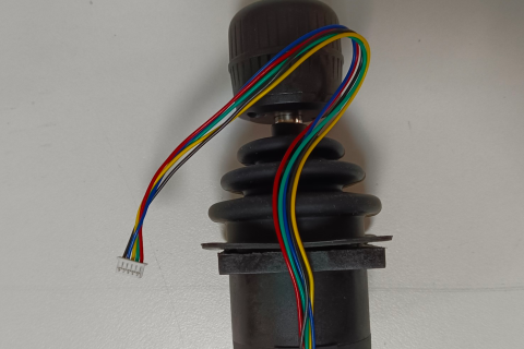 Controladores de joystick en la automatización industrial