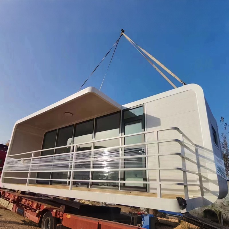 Зимняя теплая яблочная хижина