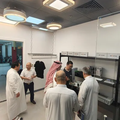 Los socios principales de Zhongyu visitaron la sala de exposición de Zhongyu en Arabia Saudita.