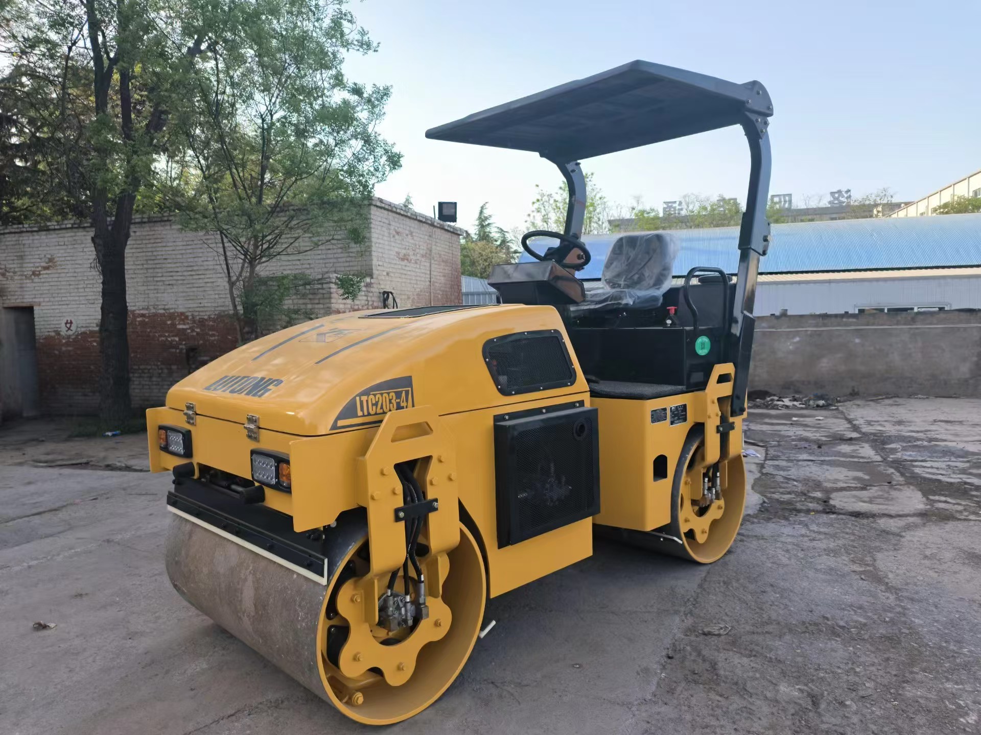 Hydraulic double steel wheel hydraulic vibratory roller
