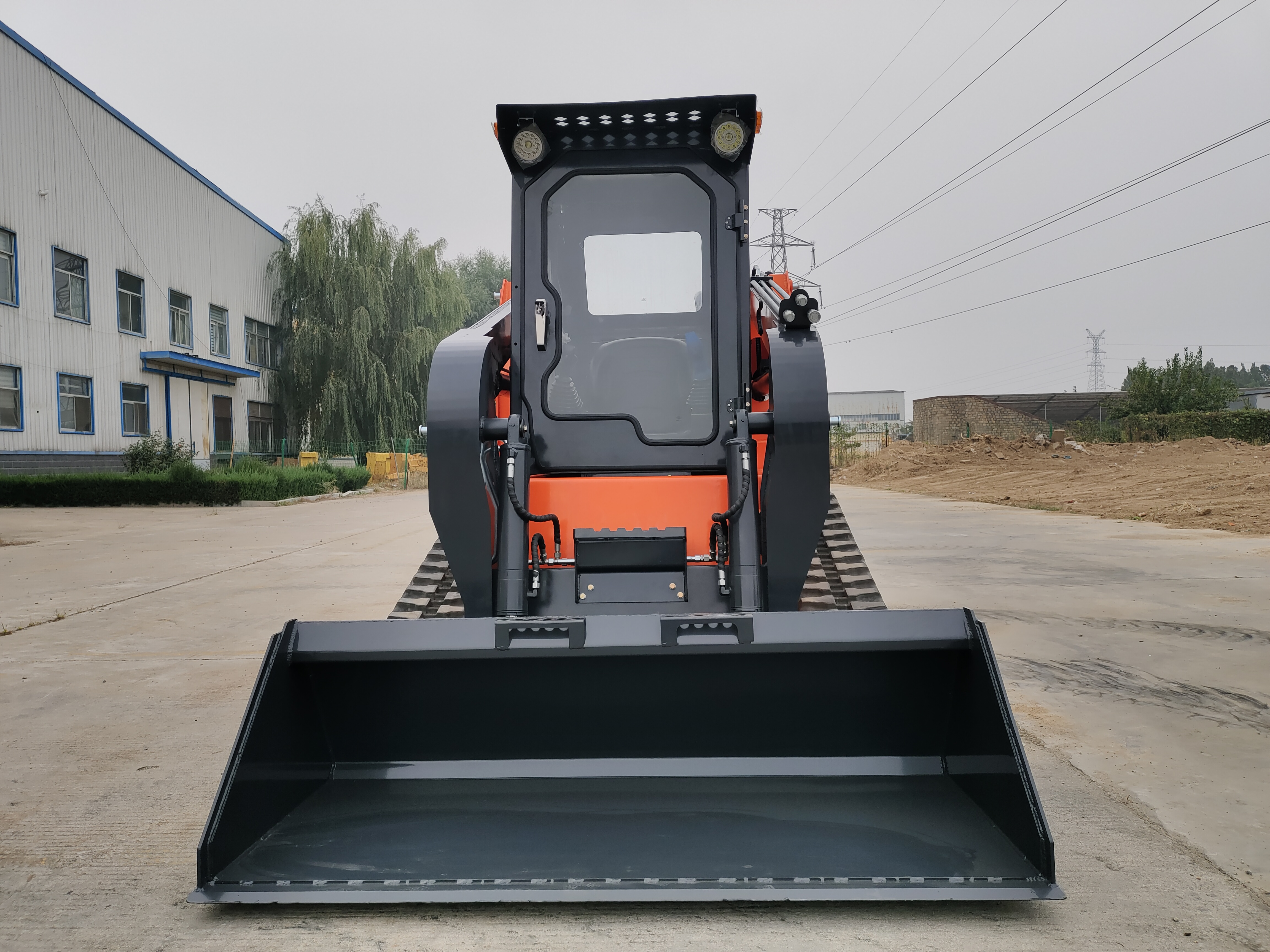 स्किड स्टीयर लोडर