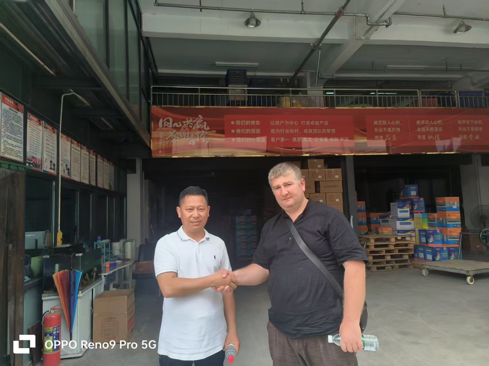 Georgian Client Visits Factory, Signs Fiberglass Fabric Order After Successful Tour