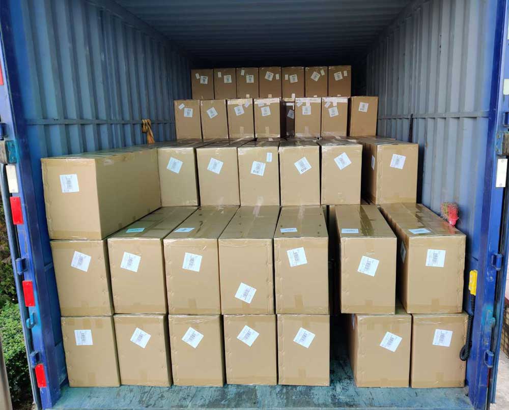Goods Are Shipped to Different Trucks at Domestic and Foreign Countries!