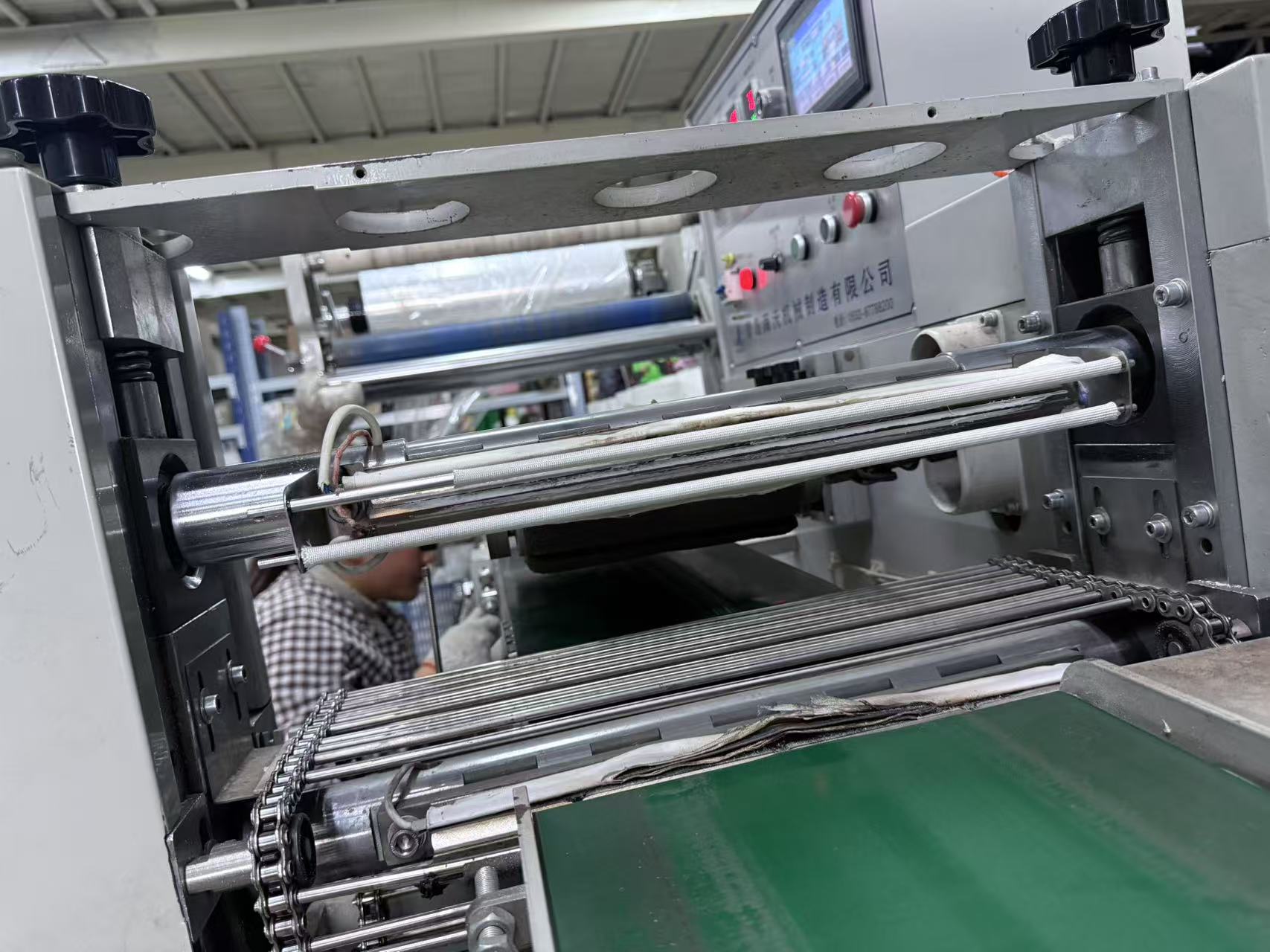 Flexible and Efficient Customized Service Guarantee