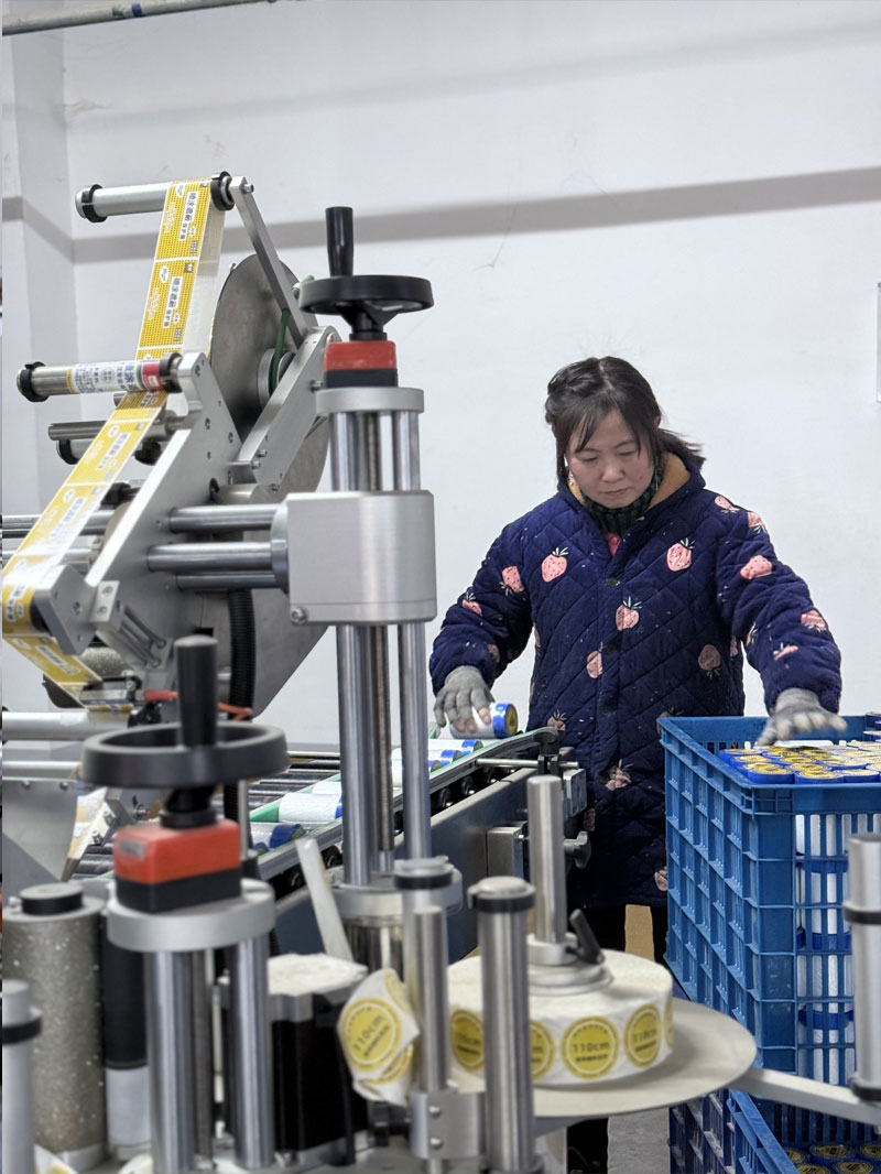 Green spray paint Safe-Release Crepe Paper Green spray paint Safe-Release Crepe Paper