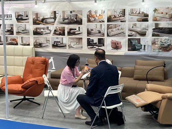 25-09-2023 Expoziția primește clienți și îi duce în vizită la fabrică