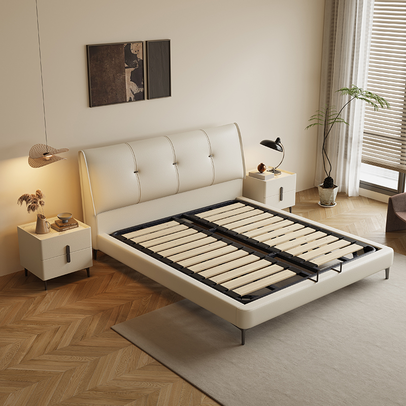 Spații de locuit Pat king-size tapițat în alb