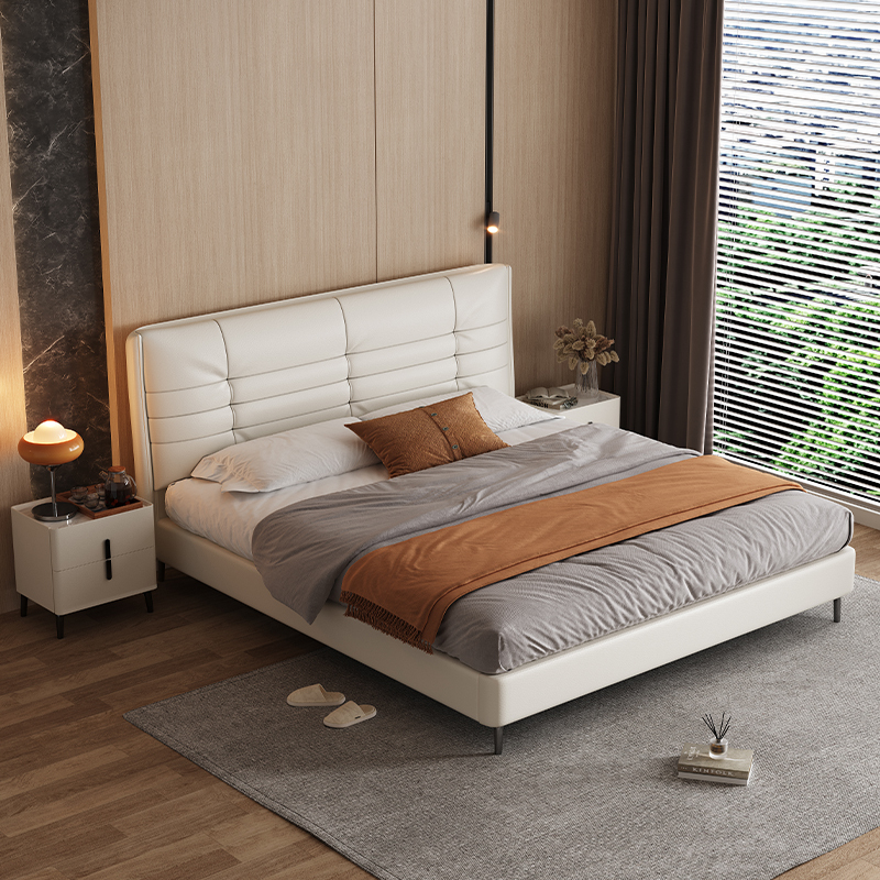 Pat matrimonial suspendat, tapițat bej, din piele