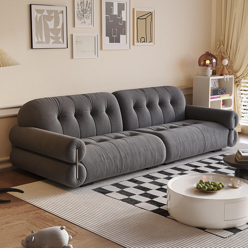 Canapea ieftină cu 3 locuri în living, din piele neagră