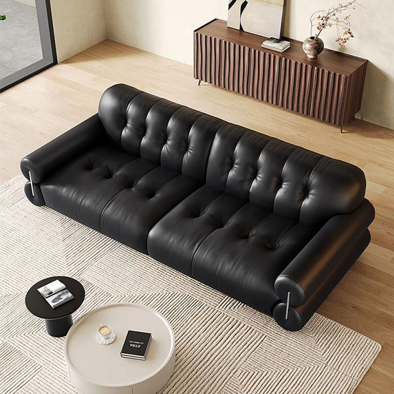 Canapea ieftină cu 3 locuri în living, din piele neagră