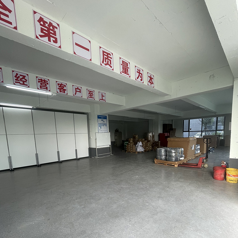 Oil and weather resistant synthetic hose