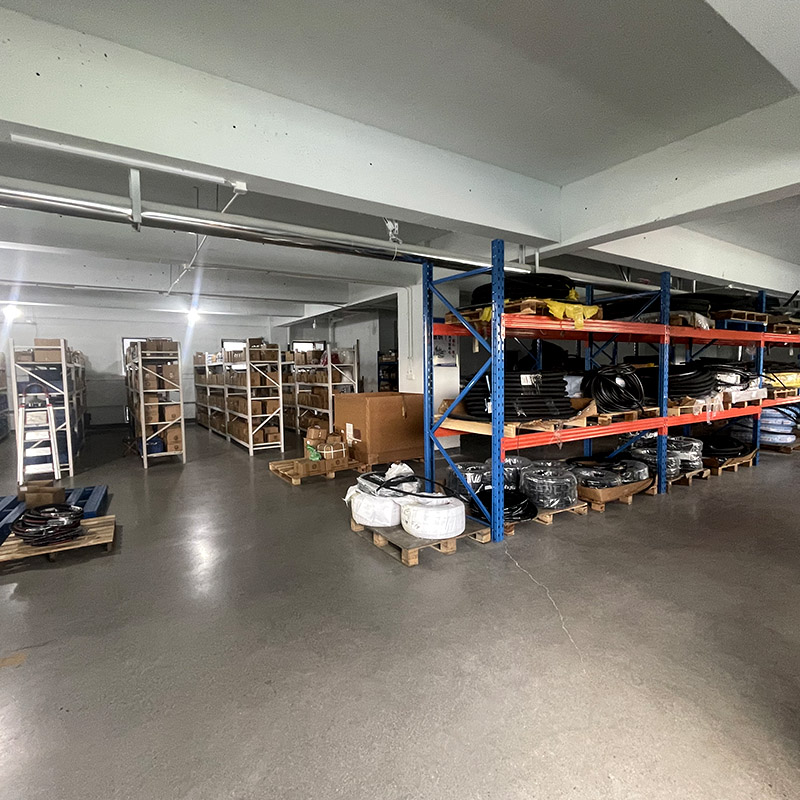 Oil and weather resistant synthetic hose