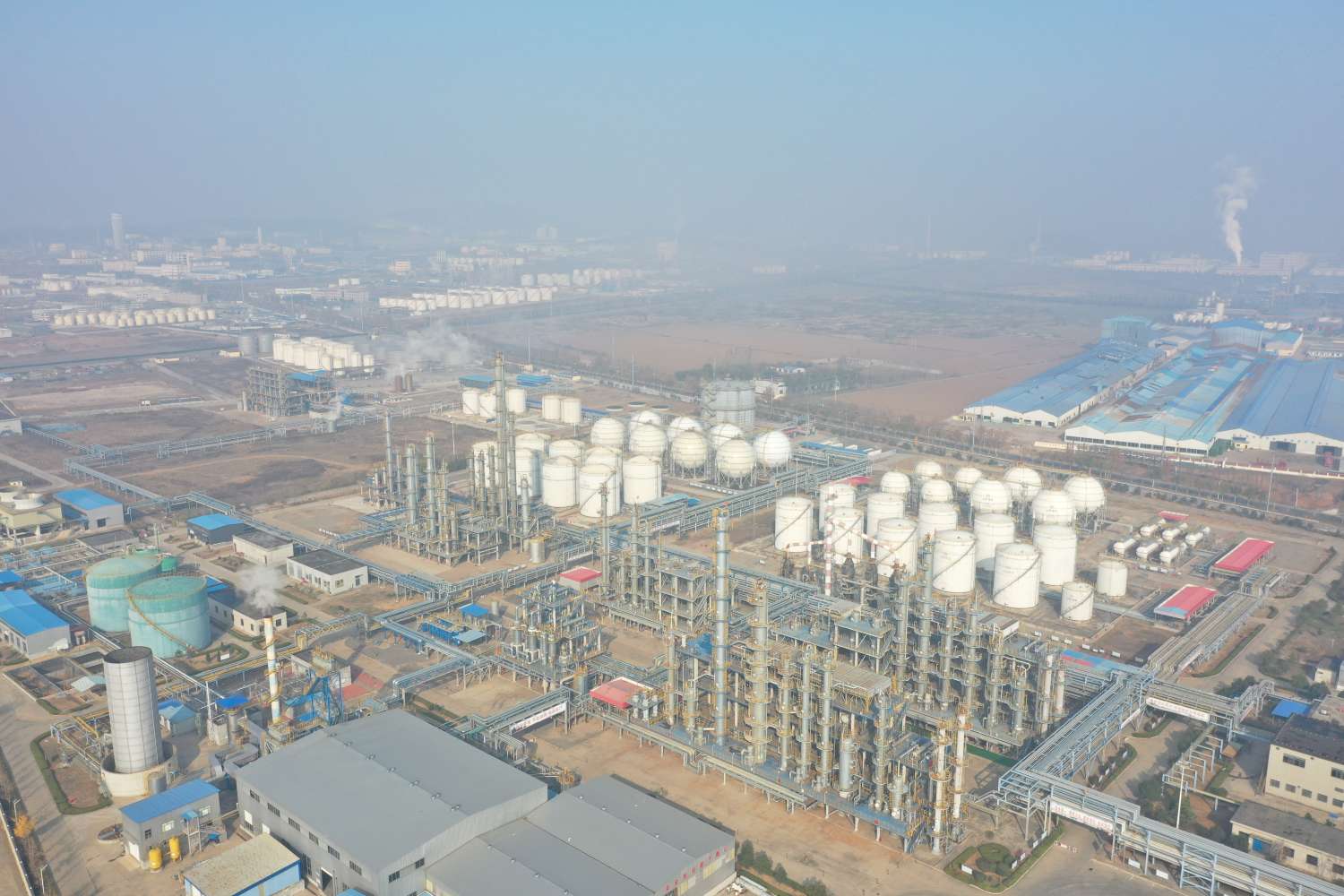 生産工場を見下ろす