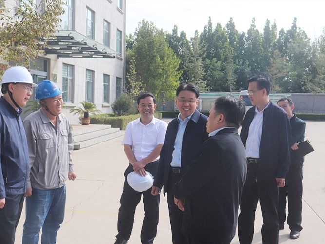 2024.10.1 Le magistrat du comté Liu Ming s'est rendu dans l'entreprise pour une enquête