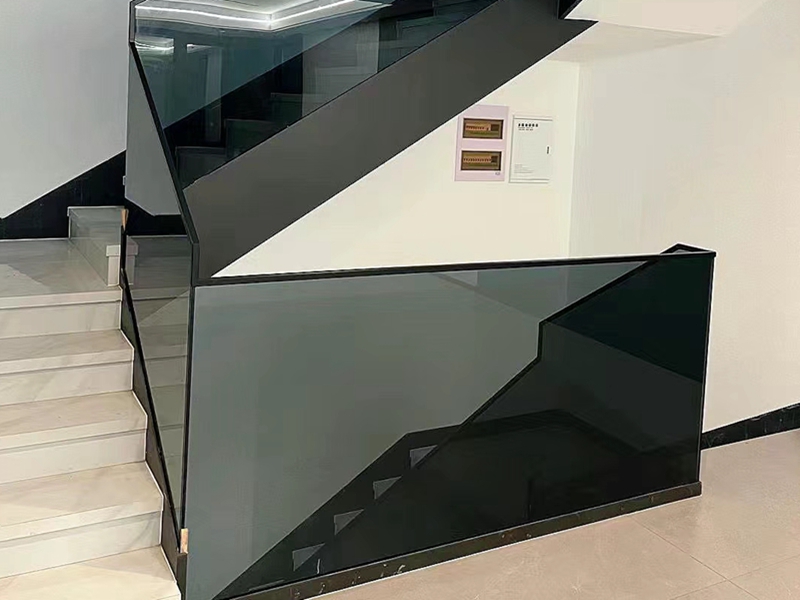 outdoor glass railing