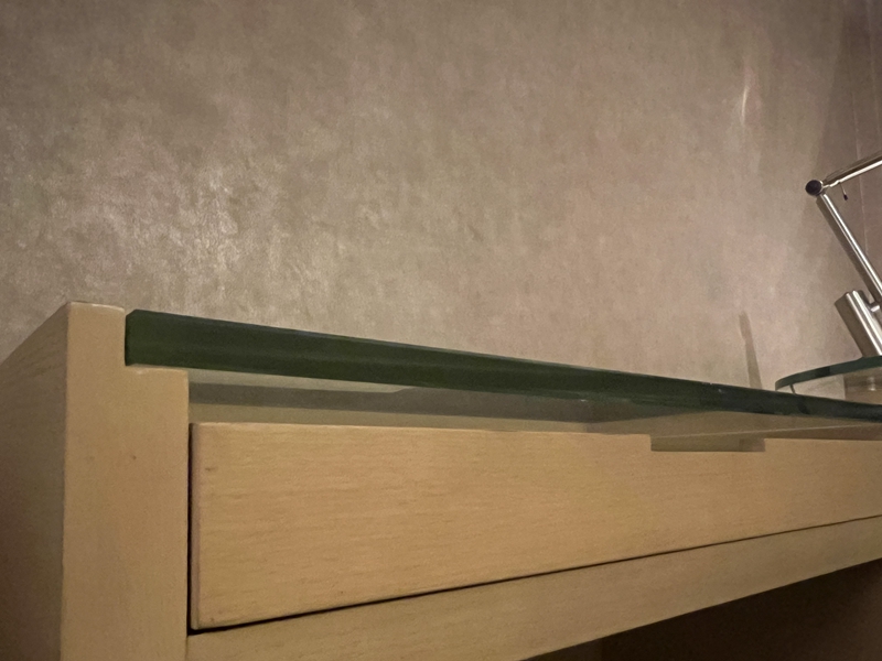 glass desktop