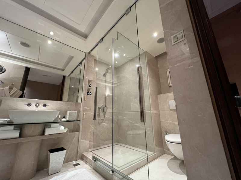 heat strengthened clear glass