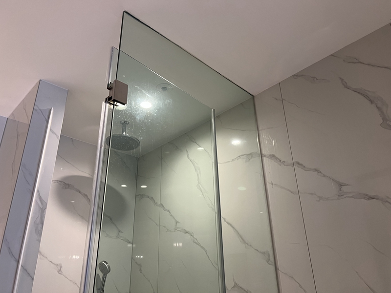 heat-strengthened glass shower door