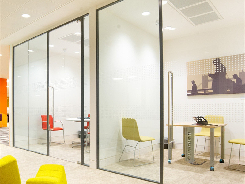 breakage-resistant glass facade