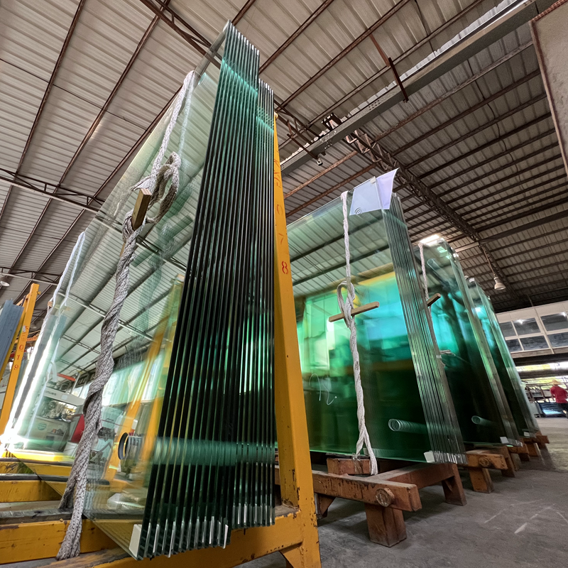 Jumbo Heat-Soaked Tempered Glass Partitions for Offices