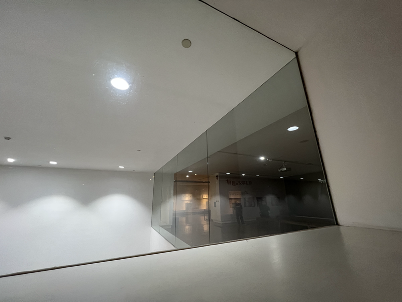 jumbo size tempered glass partition