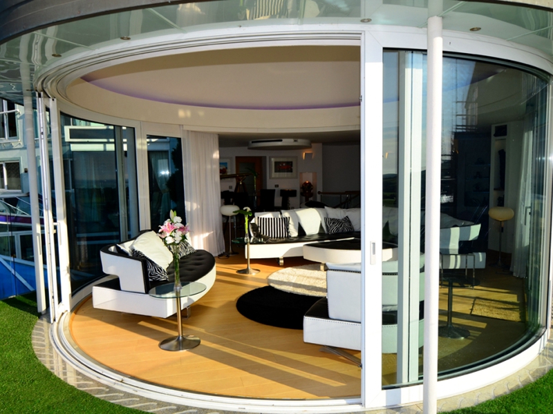 curved glass wall panels